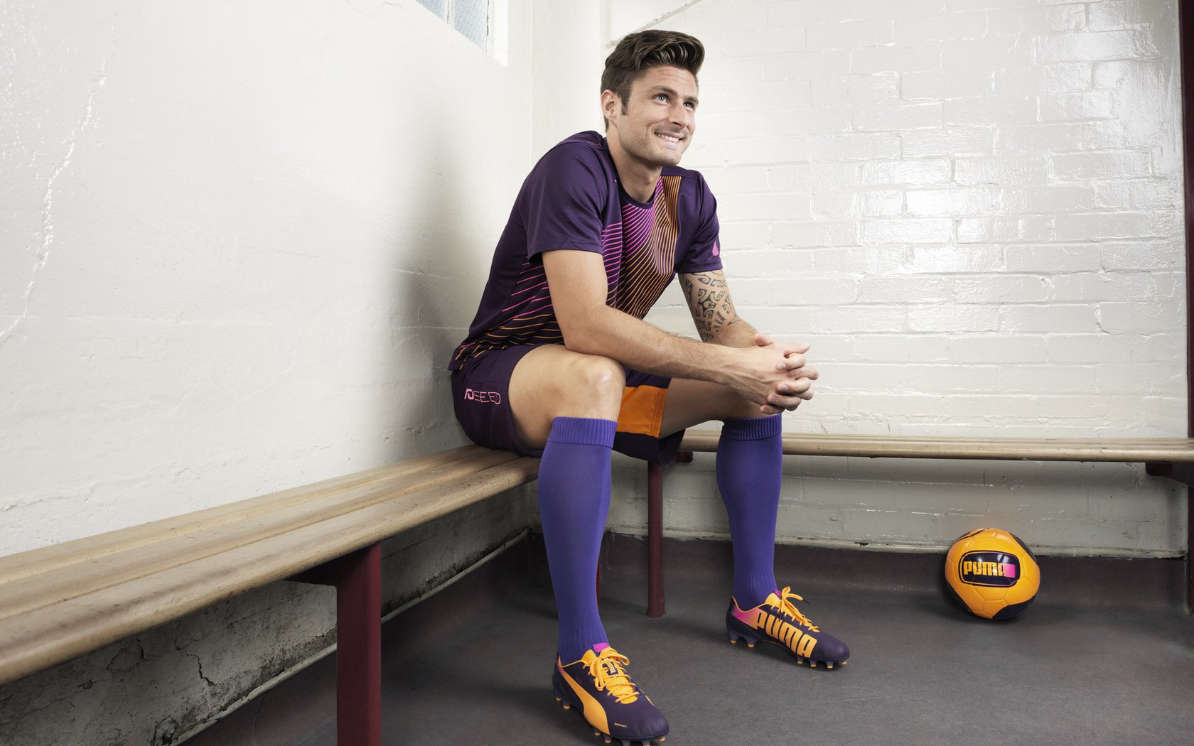 球迷“疯狂打call”：现场气氛点燃全场，球迷狂欢